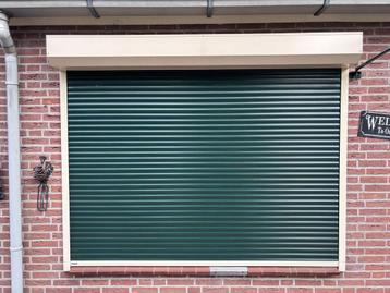 Groene rolluiken beschikbaar voor biedingen