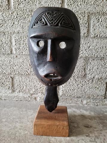Oud masker uit Oost Timor beschikbaar voor biedingen