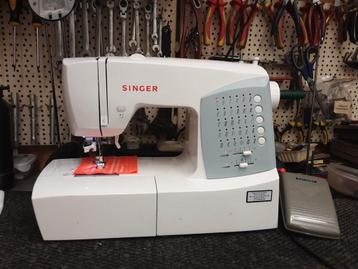 SINGER NAAIMACHINE MODEL 7422 beschikbaar voor biedingen