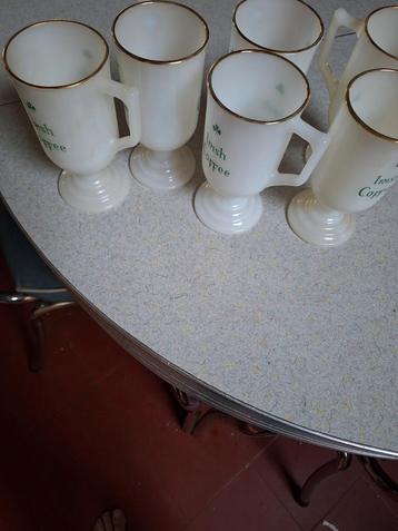 Gave Irish Coffee wit glazen glazen beschikbaar voor biedingen