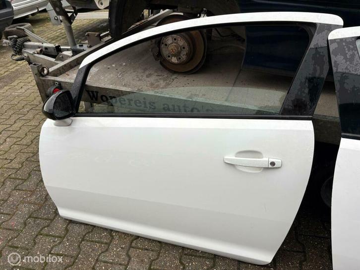 Portier linksvoor wit Opel Corsa D ('06-'15), Auto-onderdelen, Carrosserie en Plaatwerk, Deur, Opel, Voor, Links, Gebruikt, Ophalen of Verzenden