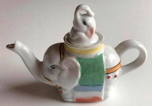 Vintage chinese theepot – Olifant met baby, Antiek en Kunst, Antiek | Porselein, Ophalen of Verzenden