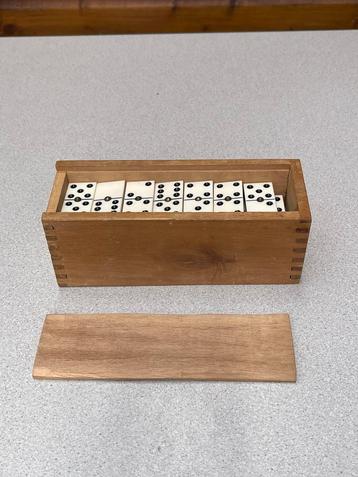 Domino stenen beschikbaar voor biedingen