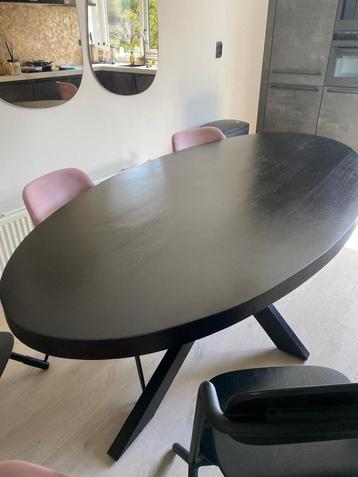 Livingfurn ovale zwarte tafel 210x100 beschikbaar voor biedingen
