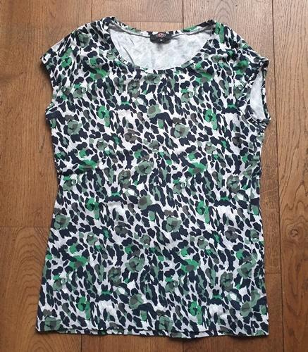 Groen Zwart Wit Shirt Enjoy (M), Kleding | Dames, T-shirts, Gedragen, Maat 38/40 (M), Groen, Korte mouw, Ophalen of Verzenden