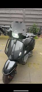 Vespa sprint 80cc  2017 Full option, Fietsen en Brommers, Scooters | Vespa, Ophalen of Verzenden, Gebruikt, Vespa S