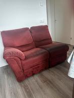 Red two person sofa, Huis en Inrichting, Banken | Sofa's en Chaises Longues, Ophalen, Gebruikt