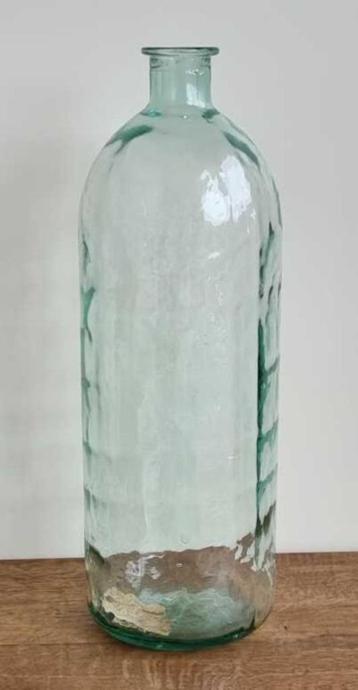 Hoge glazen fles/vaas beschikbaar voor biedingen