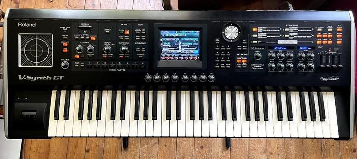 V synth GT (2.0) - Roland, Muziek en Instrumenten, Synthesizers, Zo goed als nieuw, 61 toetsen, Roland, Ophalen of Verzenden