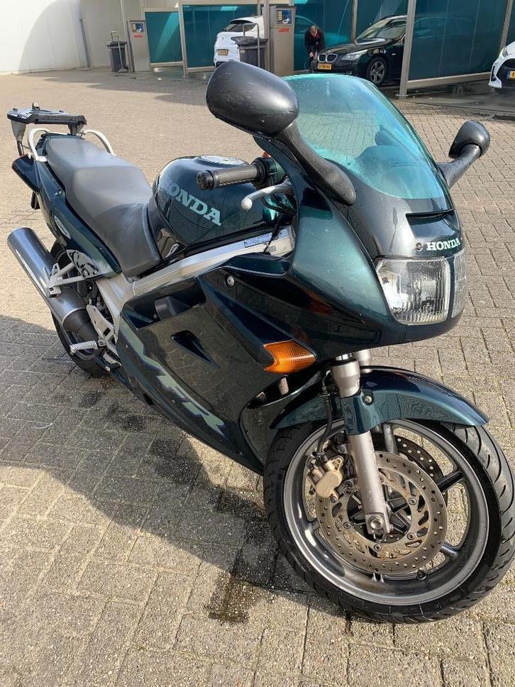 opnieuw in de verkoop Honda Vfr 750, Motoren, Motoren | Honda, Particulier, Toermotor, meer dan 35 kW, 4 cilinders, Ophalen