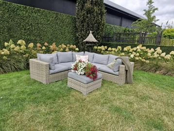 Mooie HOEKLOUNGESET met tafel beschikbaar voor biedingen