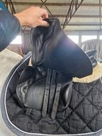 🎄🎁 Springzadel, 17,5 inch, M 🎁🎄, Dieren en Toebehoren, Paarden en Pony's | Zadels, Ophalen of Verzenden, Springen