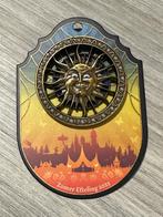 Efteling pin - Zomer Efteling 2025, Verzamelen, Efteling, Verzenden, Nieuw, Button of Speldje