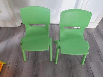 2 groene kinderstoeltjes beschikbaar voor biedingen