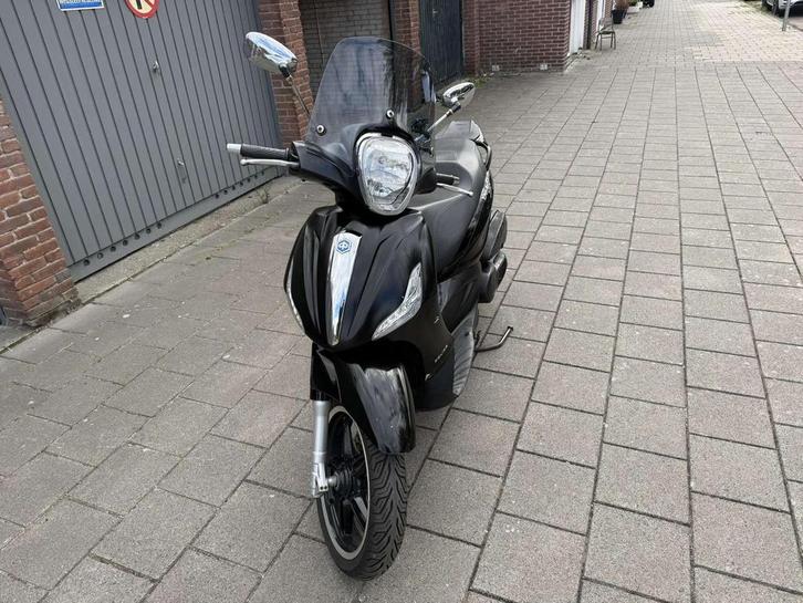 Piaggio Beverly 350 (2020), Motoren, Motoren | Piaggio, Particulier, Scooter, 12 t/m 35 kW, 1 cilinder, Minimaal motorrijbewijs A2