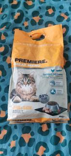 Dichte zak kattenbrokken, Ophalen, Kat