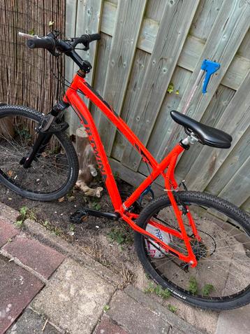 Bijna nieuwe B’Twin mountainbike – slechts 2x gebruikt! beschikbaar voor biedingen