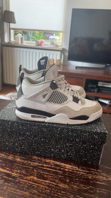 Jordan 4 military black beschikbaar voor biedingen