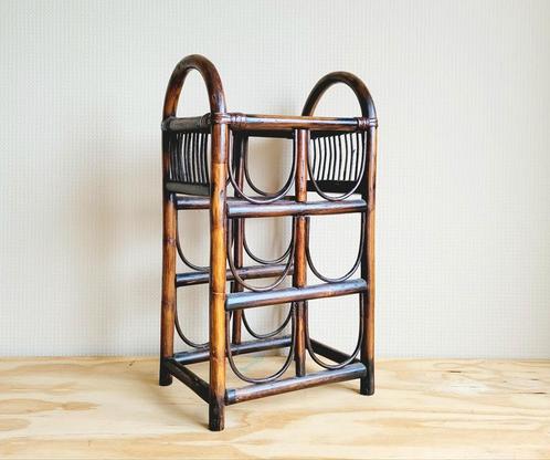 Prachtige vintage donker gekleurd rotan wijnrekje!, Huis en Inrichting, Woonaccessoires | Wijnrekken, Zo goed als nieuw, Minder dan 50 cm