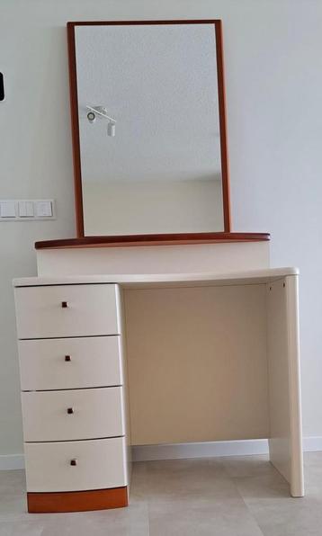 Te koop: Kaptafel met spiegel – Beige, MDF & Kersenhout beschikbaar voor biedingen