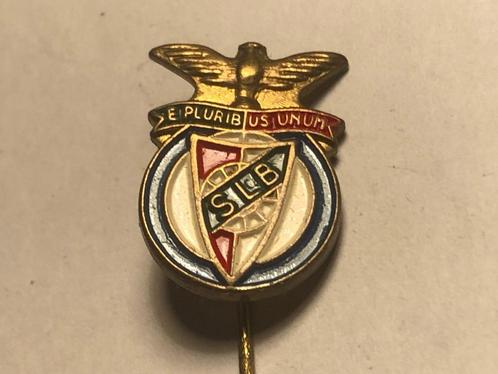 Metalen SLB BENFICA Voetbalclub Speld (Rood/Blauw/Wit)., Verzamelen, Speldjes, Pins en Buttons, Zo goed als nieuw, Speldje of Pin