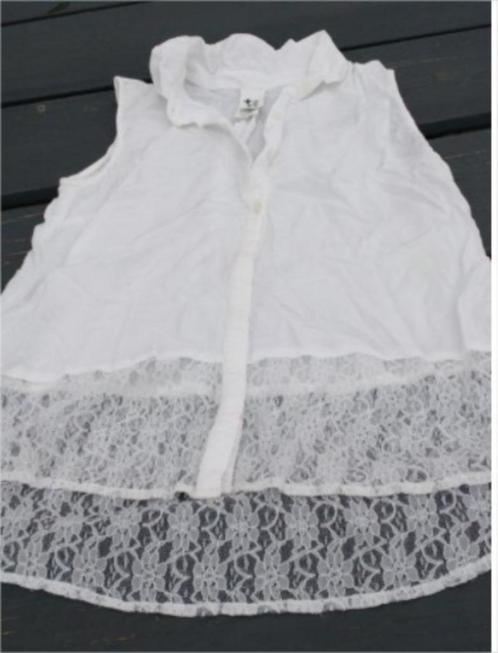 Mooi! Wit mouwloos bloesje met kanten rand maat 158 / 164, Kinderen en Baby's, Kinderkleding | Maat 158, Gebruikt, Meisje, Overhemd of Blouse