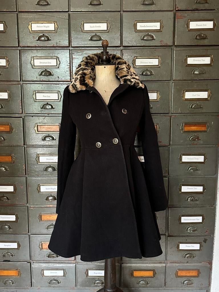 Meisjes winterjas van Sisley maat 158/160, Kinderen en Baby's, Kinderkleding | Maat 158, Gebruikt, Meisje, Jas, Ophalen of Verzenden