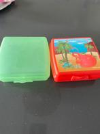 2x tupperware (brood)trommel 13x13x5 oranje dino en groen, Huis en Inrichting, Keuken | Tupperware, Ophalen of Verzenden, Gebruikt