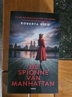 De Spionne van Manhattan - Roberta Rich, Ophalen of Verzenden, Zo goed als nieuw, Roberta Rich, Nederland