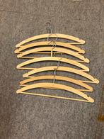 7 houten kledinghangers, Ophalen of Verzenden, Gebruikt, Hout, Volwassenen