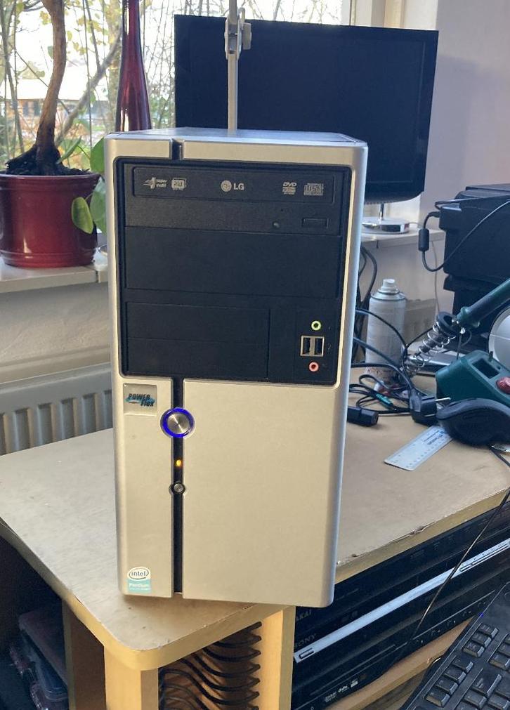 Intel Core 2 Quad Q8300 PC met SSD, Computers en Software, Desktop Pc's, Gebruikt, 2 tot 3 Ghz, HDD, SSD, 4 GB, Ophalen