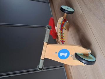 Houten loopfiets beschikbaar voor biedingen