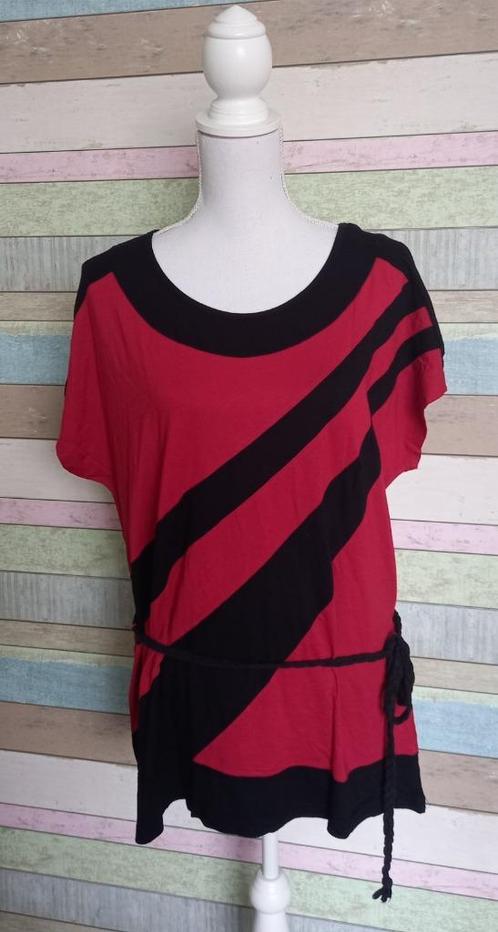 Top: Rood/zwarte lange top met ceintuur, Yessica – L, Kleding | Dames, Tops, Zo goed als nieuw, Maat 42/44 (L), Rood, Korte mouw