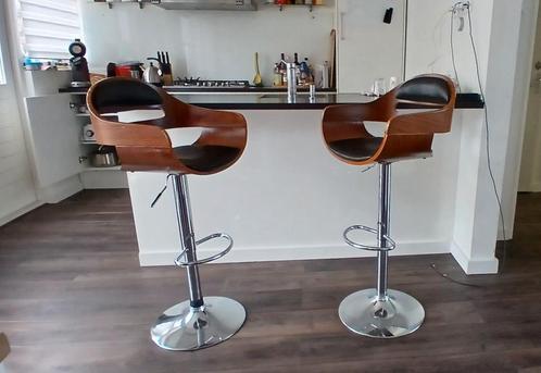 2 Barkrukken, Huis en Inrichting, Barkrukken, Gebruikt, 90 cm of meer, Hout, 2 krukken, In hoogte verstelbaar, Draaibaar, Ophalen