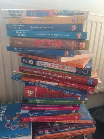 Bergen met boeken oa Geronimo Stilton en anderen zie foto's  beschikbaar voor biedingen