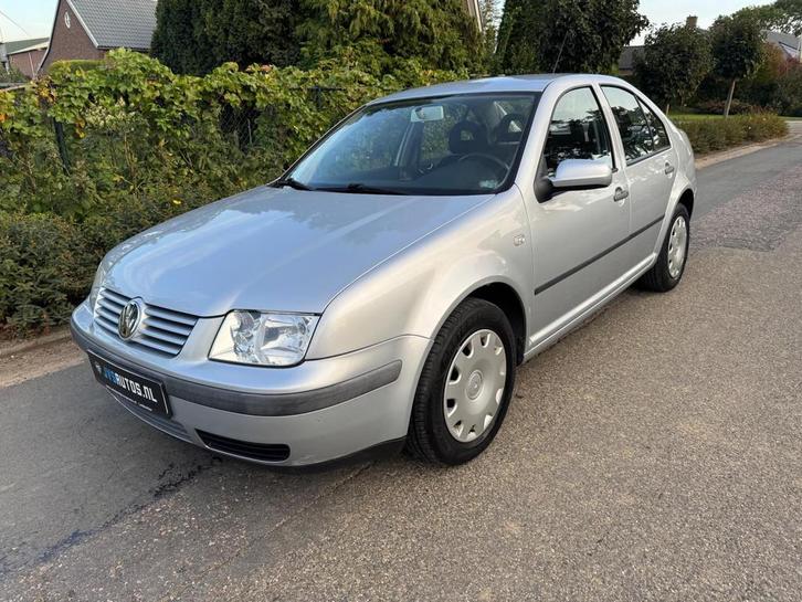 Volkswagen Bora 1.6-16V AIRCO / CRUISE / NIEUWE APK, Auto's, Volkswagen, Bedrijf, Te koop, Bora, ABS, Airbags, Airconditioning