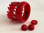 2 Rood Bakelieten Armbanden met bijpassende Oorbellen & Ring, Verzenden, Zo goed als nieuw, Rood