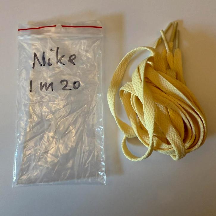 Nike veters geel 1m20, Kleding | Heren, Schoenen, Nieuw, Overige kleuren, Ophalen of Verzenden
