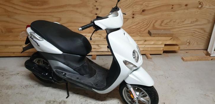Yamaha neos 4 takt injectie 2009, Fietsen en Brommers, Scooters | Yamaha, Zo goed als nieuw, Neo's, Benzine, Ophalen