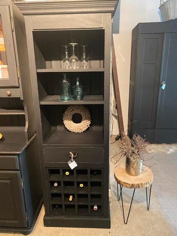 Brocante wijnkast Belgique beschikbaar voor biedingen