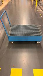 Stalen lekbak met rooster op wielen., Doe-het-zelf en Verbouw, Transportwagens, 100 liter of meer, Ophalen, Zo goed als nieuw