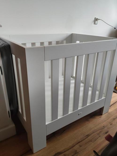 Witte box baby met boxkleed., Kinderen en Baby's, Boxen, Zo goed als nieuw, Rechthoekig, In hoogte verstelbaar, Boxkleed, Ophalen