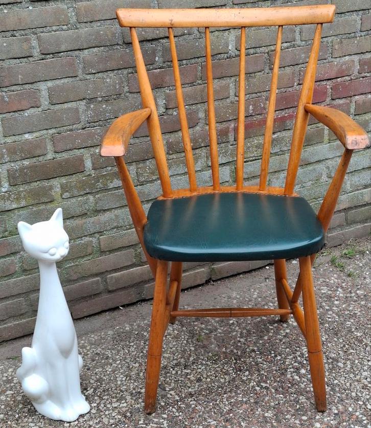 Spijlenstoel.  Ca 1940/1960. 88 cm, zithoogte 47 cm., Huis en Inrichting, Stoelen, Gebruikt, Eén, Hout, Leer, Overige kleuren