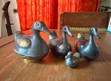 Messing en Tinnen eenden bakjes beschikbaar voor biedingen