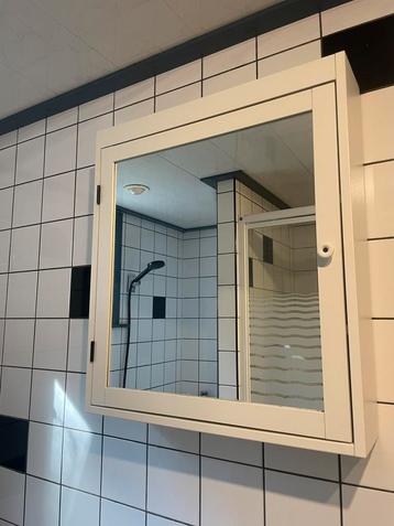 Badkamerkast, spiegelkast beschikbaar voor biedingen