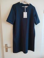 Modieus blauw jurkje mét kaartjes van MAX MARA. Maat L., Kleding | Dames, Jurken, Nieuw, Knielengte, Verzenden, Blauw