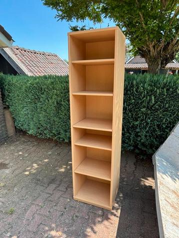 Kast met planken