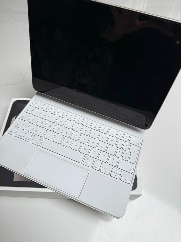 iPad Air 5 (64GB) + Magic Keyboard - Zo goed als nieuw!, Computers en Software, Apple iPads, Zo goed als nieuw, Apple iPad Air