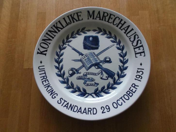 MARECHAUSSEE HERDENKINGSBORDJE 1931, Verzamelen, Militaria | Algemeen, Marechaussee, Kunstobject, Nederland, Verzenden