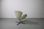 Fritz Hansen Swan Chair, ivoorkleurig leer, Huis en Inrichting, Fauteuils, Minder dan 75 cm, Gebruikt, Metaal, 50 tot 75 cm